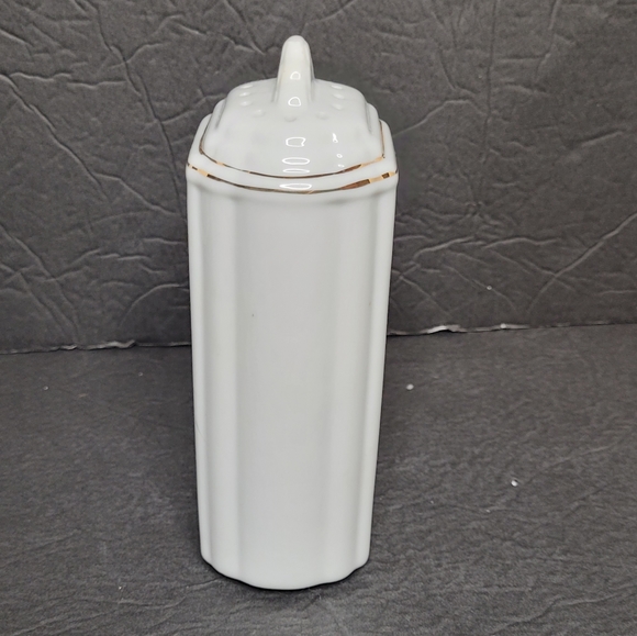 Beautiful Porcelain Baby Powder Shaker Floral Motif Made in Japan Excellent - Picture 2 of 14